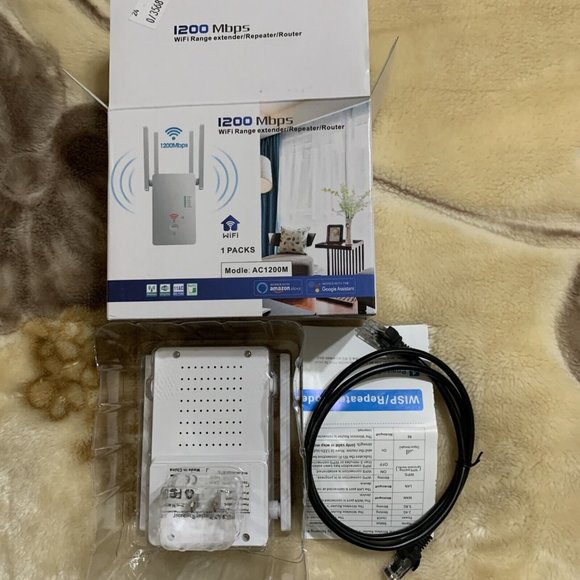 1200 Mbps WiFi Range Extender Repeater Router Model AC1200M - White - Picture 2 of 7